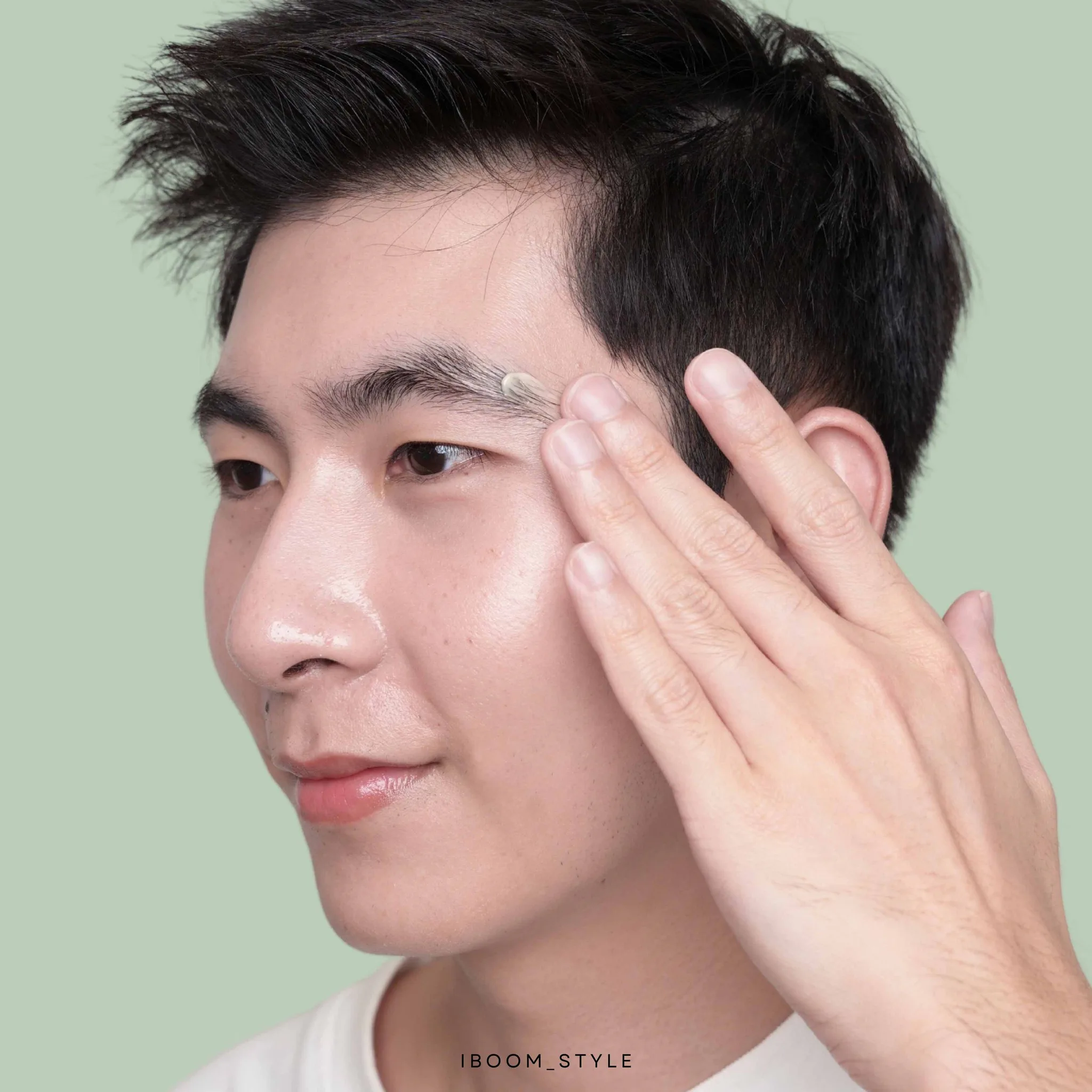 ใครกำลังเจอปัญหาคิ้วบางอยู่เราว่า AloEx Cute Eyebrow Nourishing Cream เป็นตัวเลือกที่น่าสนใจ แถมยังสามารถใช้บำรุงได้ตั้งแต่ตอนยังไม่เกิดปัญหาเพื่อช่วยดูแลให้รากผมแข็งแรง ลดโอกาสเกิดการขาดร่วงในอนาคตไปอี๊ก!